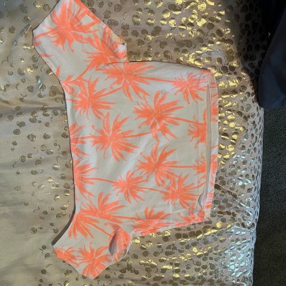 Palm Tree Charlotte Russe Crop top 🌴 - Picture 3 of 3
